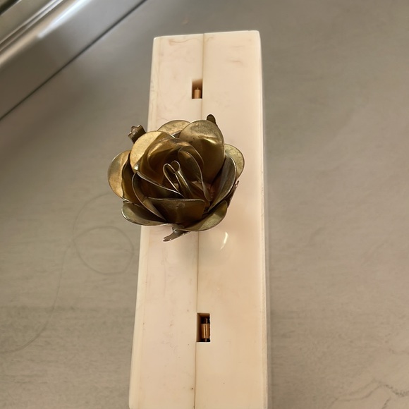 Clutches - Picture 4 of 8